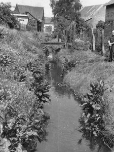 Die Bachpromenade vor der Einhausung